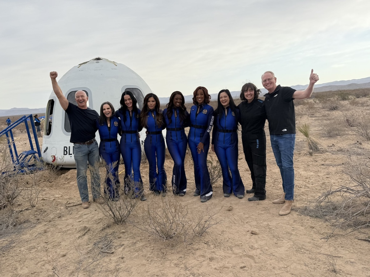 La tripulación totalmente femenina de Blue Origin, incluida Katy Perry, lanzada con éxito