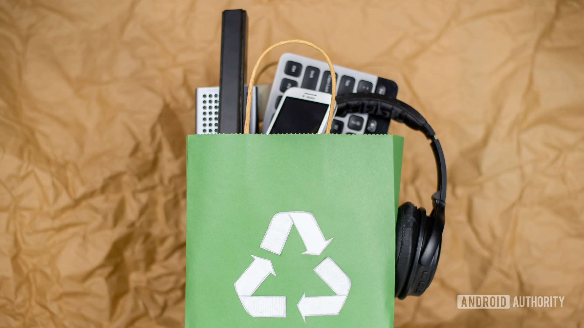 Este podría ser el truco para que los amantes de los gadget se preocupen por el reciclaje: pague por ello.