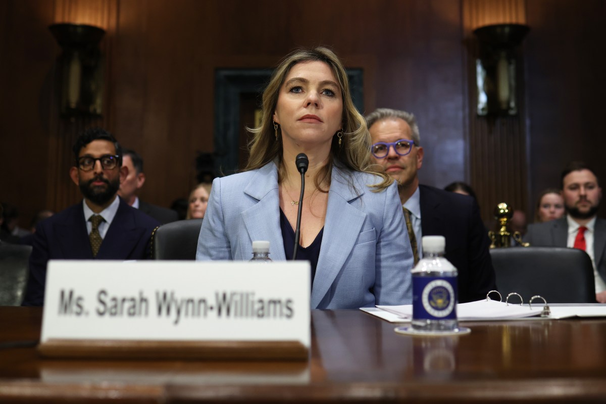Meta denunciante Sarah Wynn-Williams dice que la compañía dirigió anuncios en adolescentes basados ​​en su «estado emocional»
