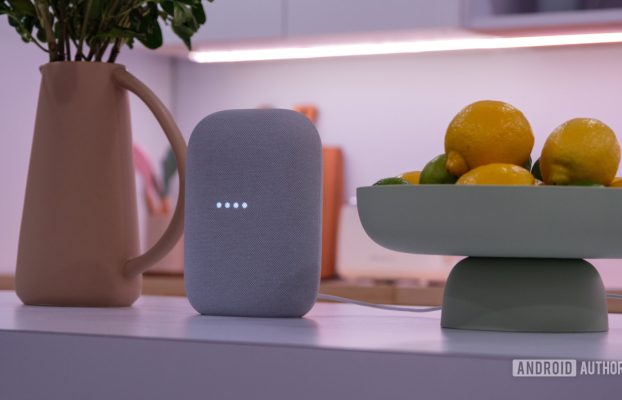 Algunos altavoces nidos son azules y morados brillantes por una buena razón