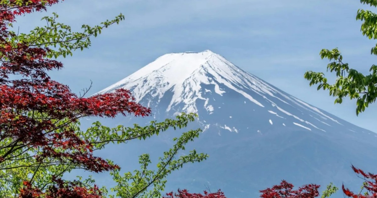Profanan el proverbio del Monte Fuji literalmente por culpa de un celular perdido