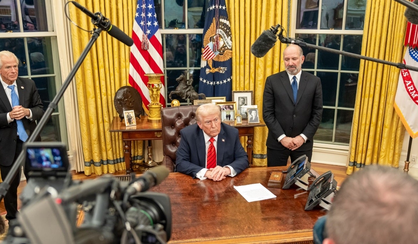 Trump para cancelar proyectos 15% atrás de los programas y excesivos de presupuesto