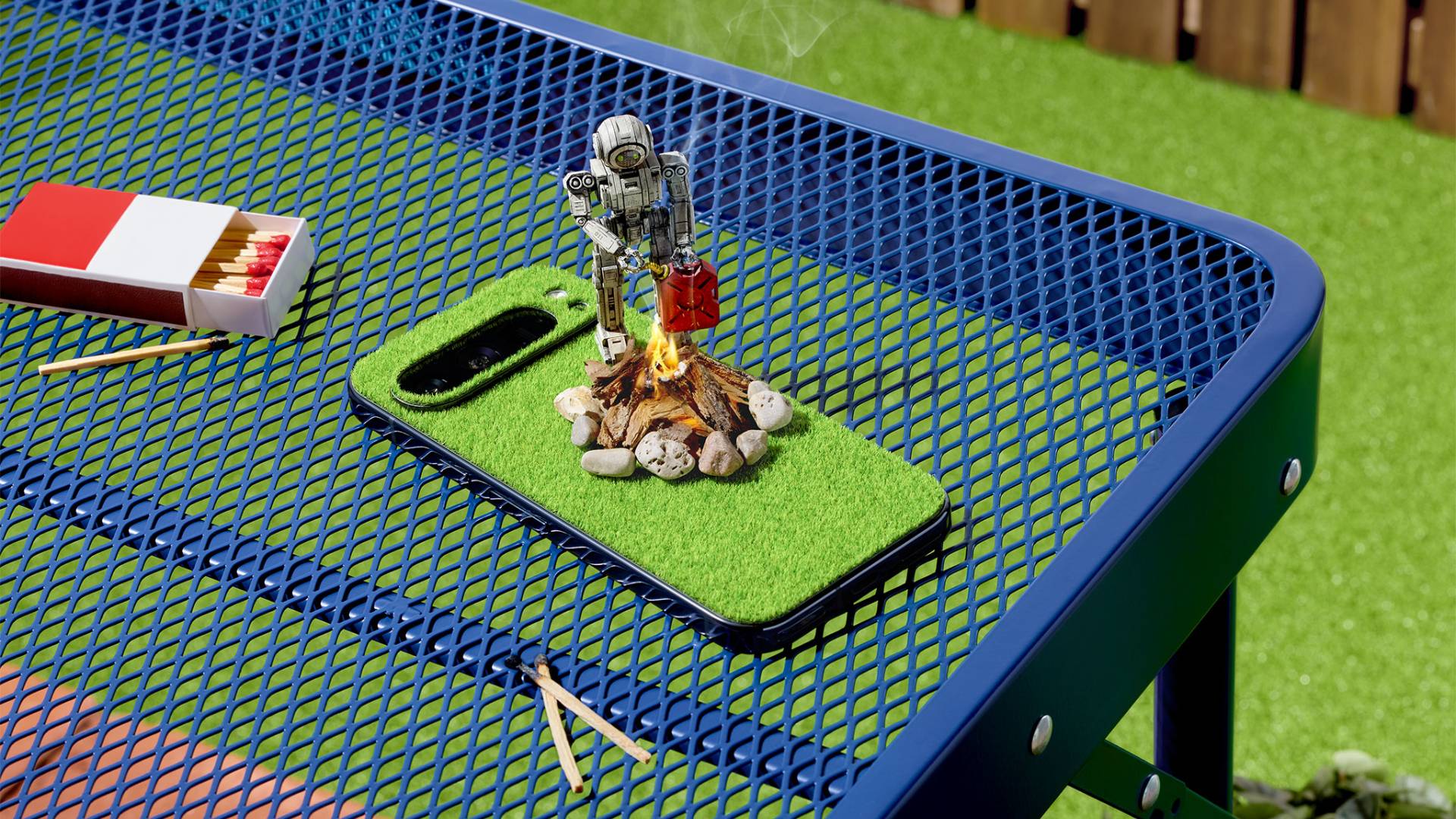 Esta ridícula piel de dbrand te permite tocar la hierba sin dejar tu teléfono