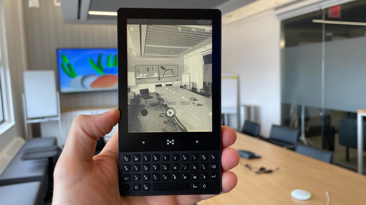 Cambié a un teléfono Android de papel electrónico con un teclado físico: aquí está mi consejo de compra