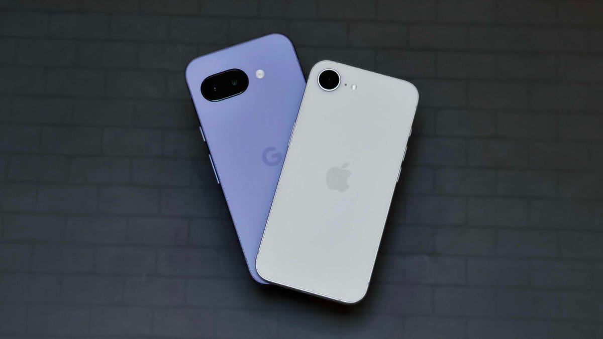 Google Pixel 9a vs. iPhone 16E: probé con cámara ambos teléfonos, y hay un claro ganador