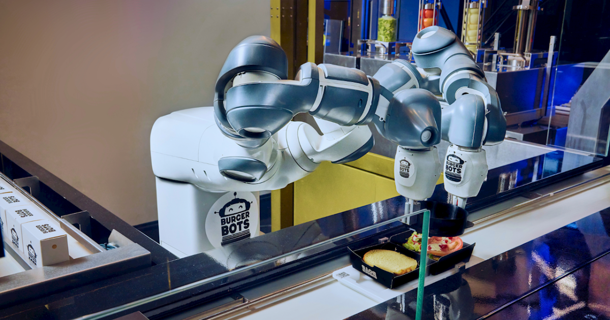 Burgerbot en Los Gatos, California, automatiza la línea de comida rápida