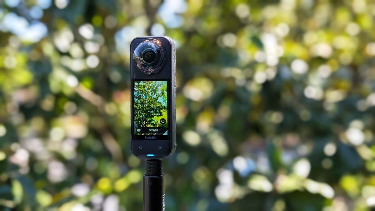 Esta cámara de 360 ​​grados es mi último accesorio de viaje, con características de IA que creaciones desearía