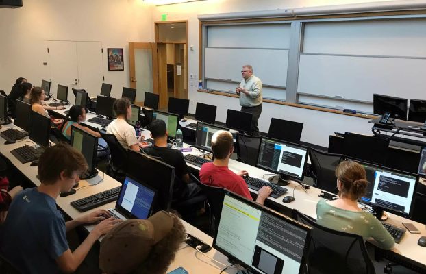 Más de 250 líderes tecnológicos presionan los requisitos del curso de la informática y la IA en las escuelas estadounidenses