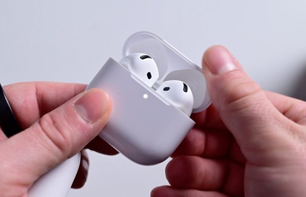 Dos condenados en el esquema de robo de AirPod
