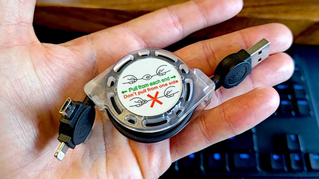 ¿Mi accesorio USB favorito? Este cable de carga 3 en 1 retráctil de $ 6