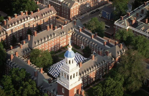 La administración Trump reduce todos los futuros fondos federales a Harvard