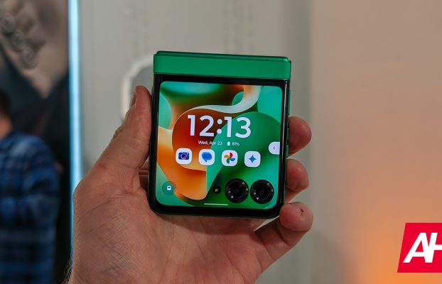 ¿Motorola Razr 2025 tiene una ranura para tarjeta SD?