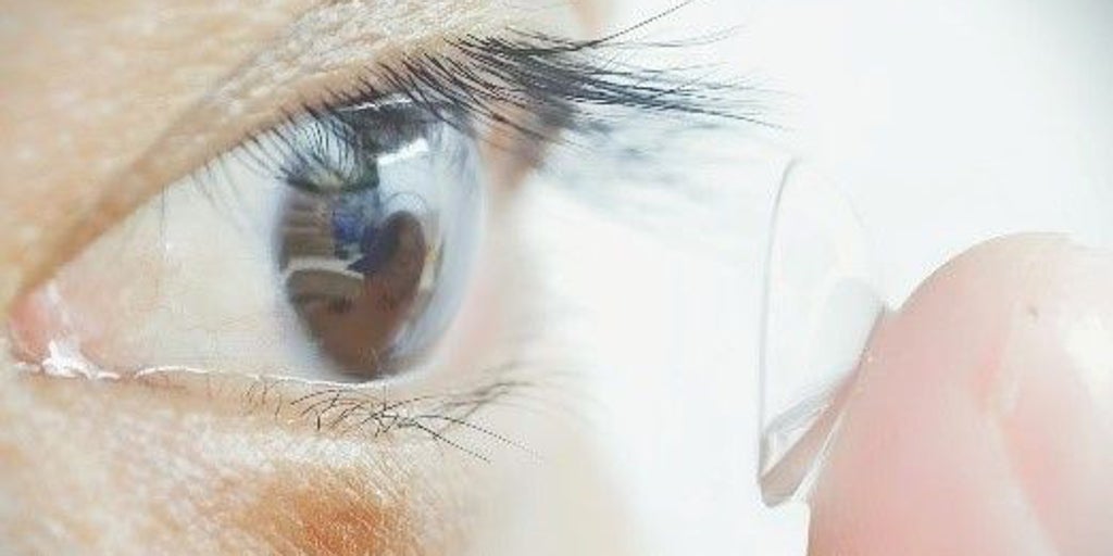 Crean unas lentillas que permiten ver con los ojos cerrados