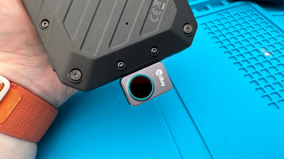 Di a mi teléfono Android superpoderes de visión térmica con este accesorio