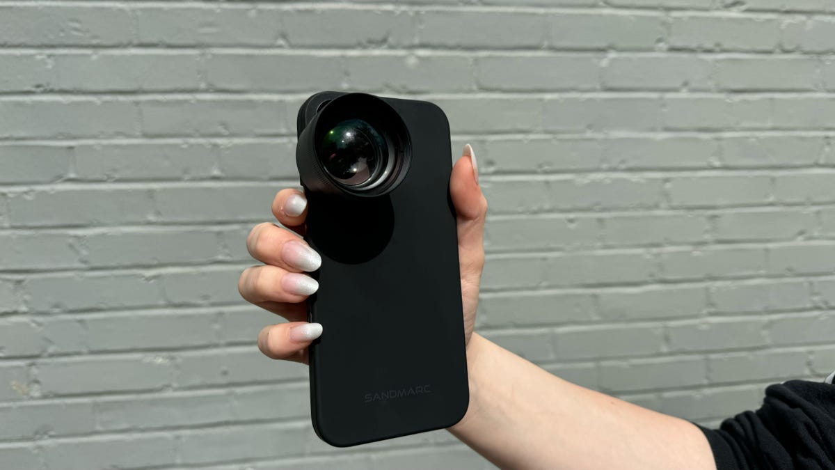 Este accesorio para iPhone le dio a mi modelo estándar un sistema de cámara Pro, así es como funciona