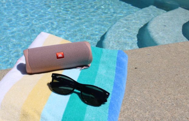 Estoy llevando estos 4 gadgets a la piscina este verano, y por qué hacen una gran diferencia