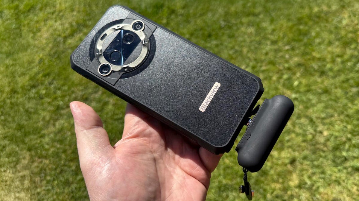 Mi nuevo cargador portátil de iPhone favorito tiene una superpotencia magnética, y es barato