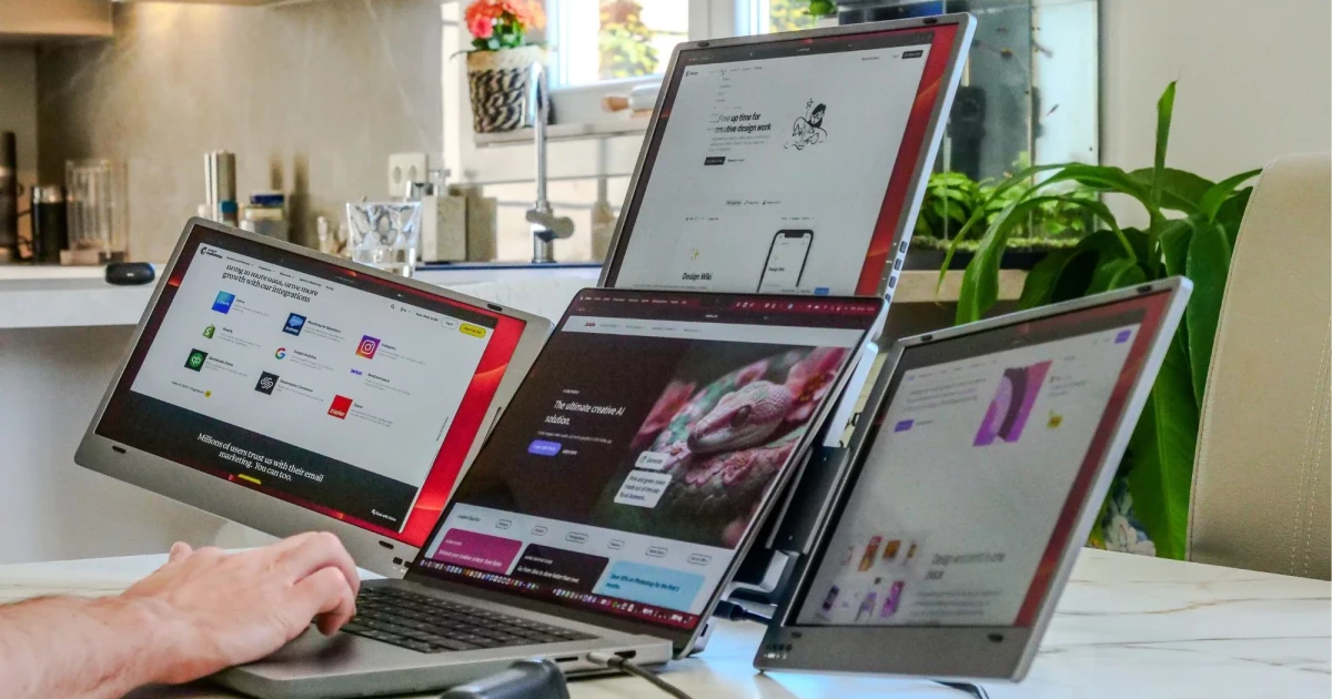 La configuración plegable de múltiples monitores agrega tres pantallas a su computadora portátil