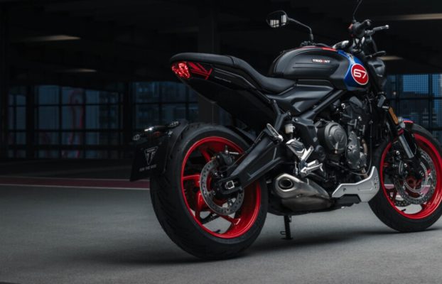 Triumph presenta Triple Tribute Edition Trident 660 con estilo de carreras