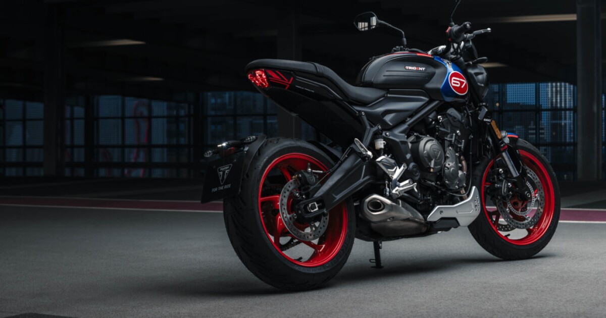 Triumph presenta Triple Tribute Edition Trident 660 con estilo de carreras