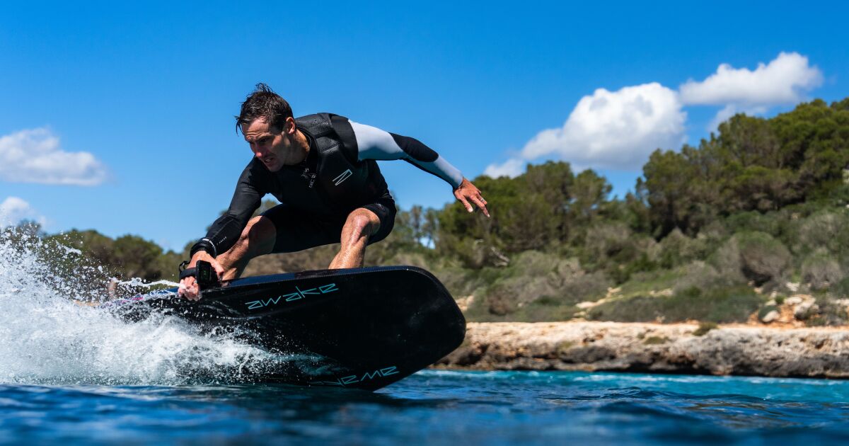 Awake Rävik Ultimate Electric Surfboard ofrece una velocidad emocionante