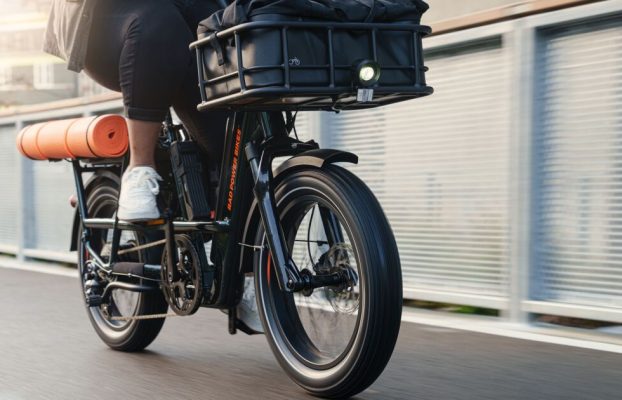 La nueva familia Radrunner de Rad Familia Ebike obtiene 28 mph Max Modelo