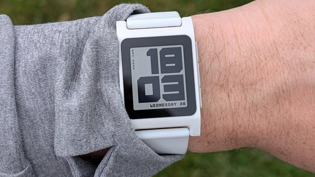 La secuela espiritual de The Pebble Smartwatch está en camino de enviar en julio
