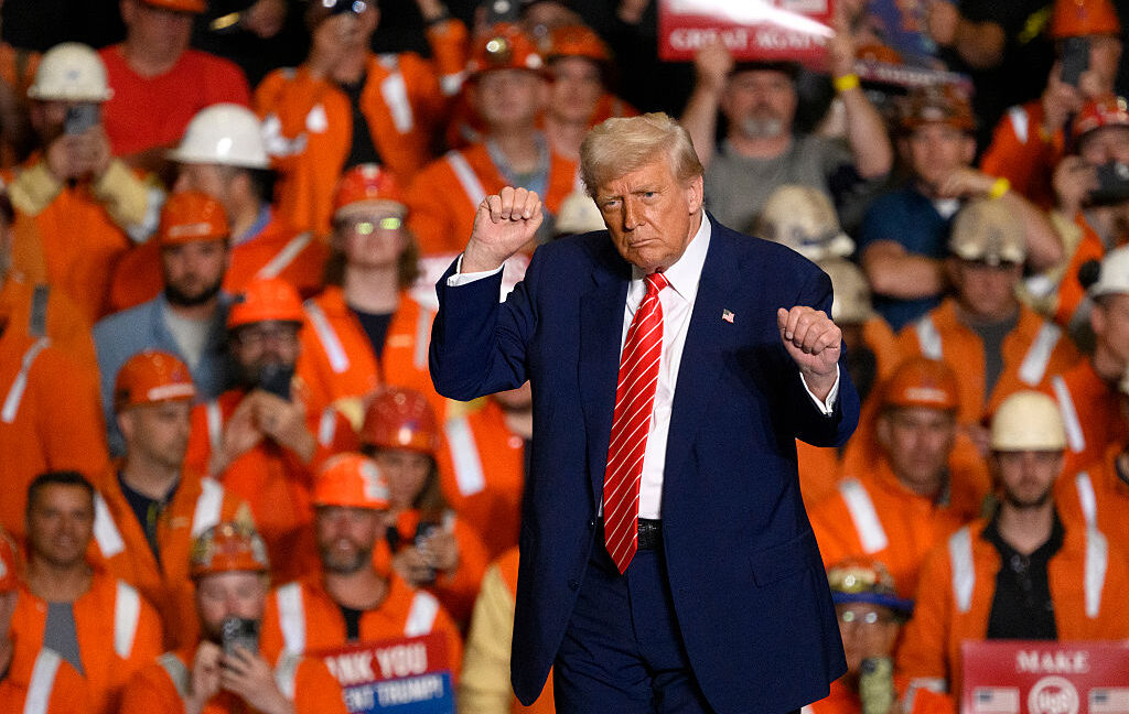 Los nuevos empleados federales deben alabar a Trump EOS, someterse a una investigación continua