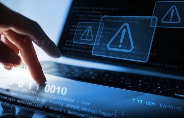 La barra de direcciones muestra HP.com. El navegador muestra el texto malicioso de los estafadores de todos modos.