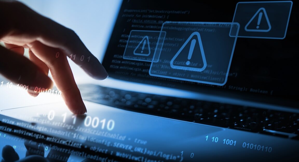 La barra de direcciones muestra HP.com. El navegador muestra el texto malicioso de los estafadores de todos modos.