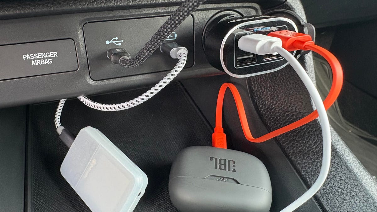 El puerto USB de su automóvil es más útil de lo que piensas. 5 características que te estás perdiendo