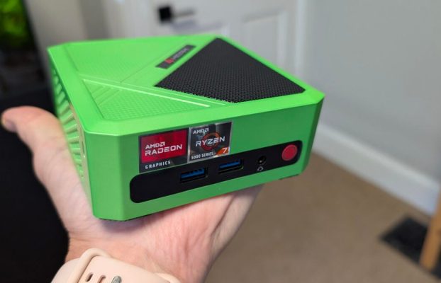 Encontré una mini PC que funciona como un demonio de velocidad (y viene en colores llamativos)