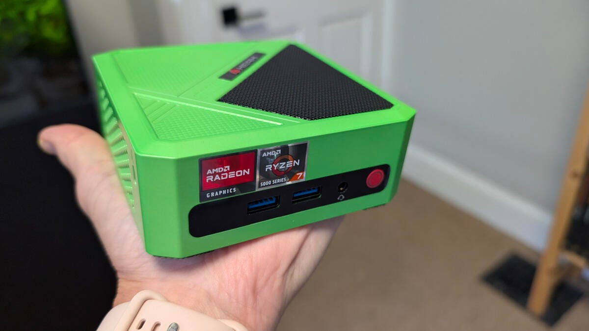 Encontré una mini PC que funciona como un demonio de velocidad (y viene en colores llamativos)