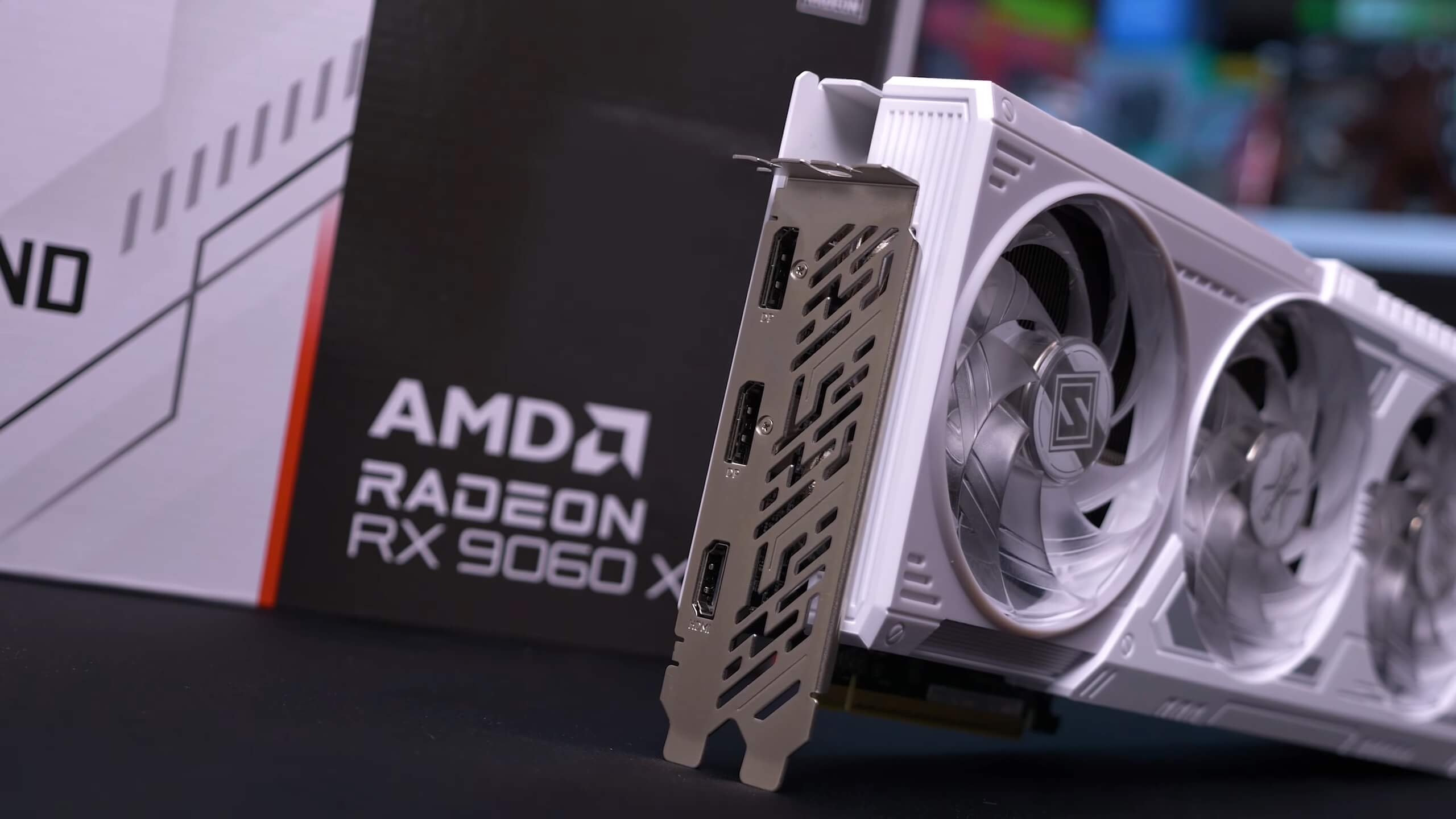 AMD culpa a la «demanda del mercado regional» por revisiones limitadas de Radeon 9060 XT 8GB