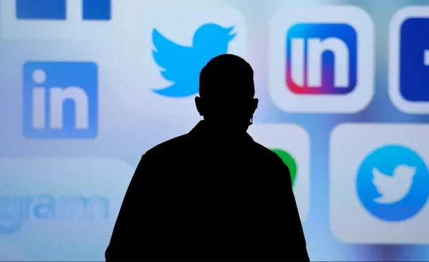 Nueva regla de visa de EE. UU. Requiere que los solicitantes establezcan la privacidad de la cuenta de redes sociales al público