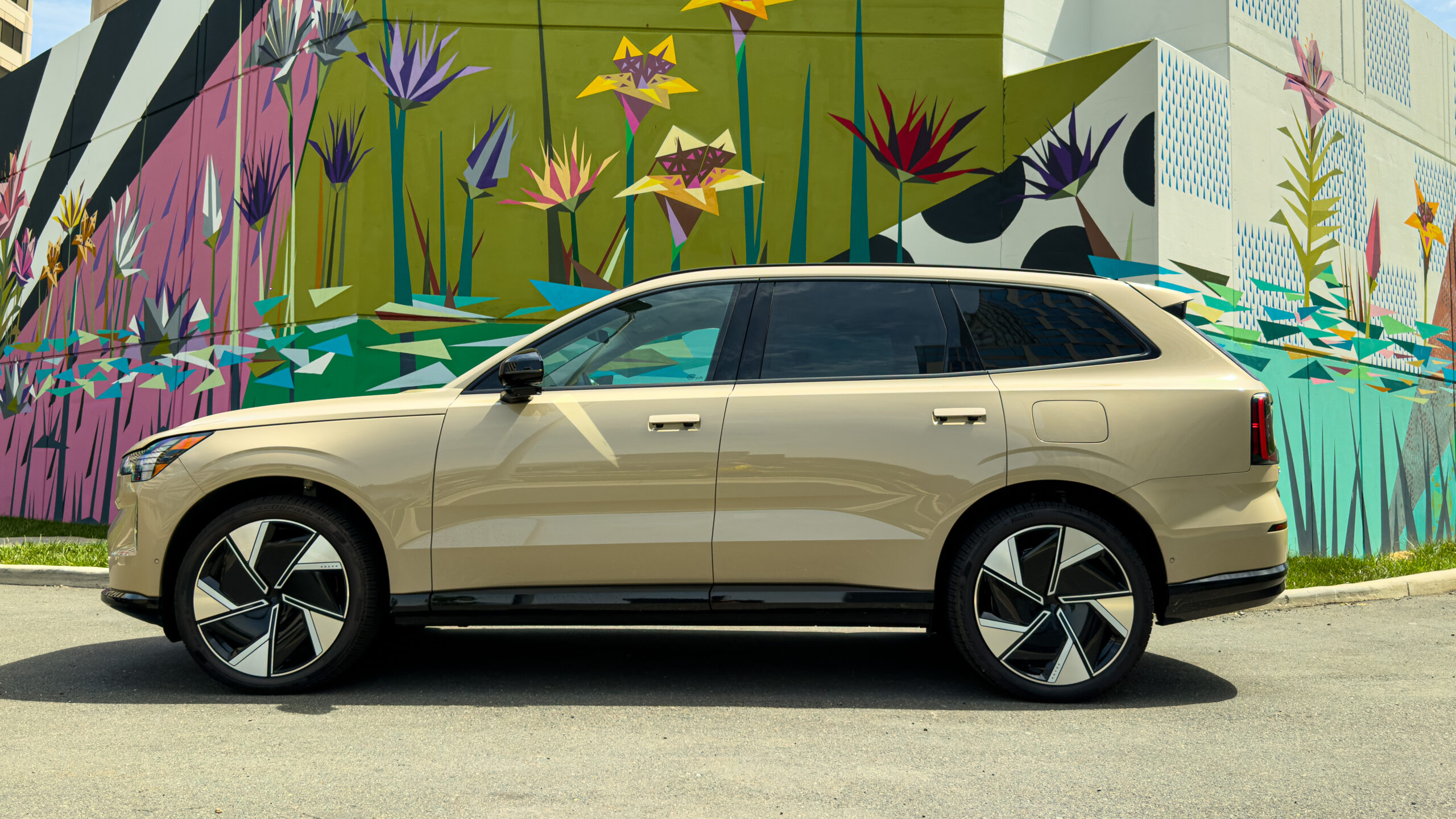 2025 Volvo EX90: un SUV eléctrico de lujo de bajo perfil