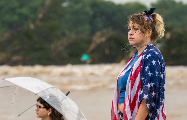 Las teorías de conspiración sobre las inundaciones de Texas conducen a amenazas de muerte