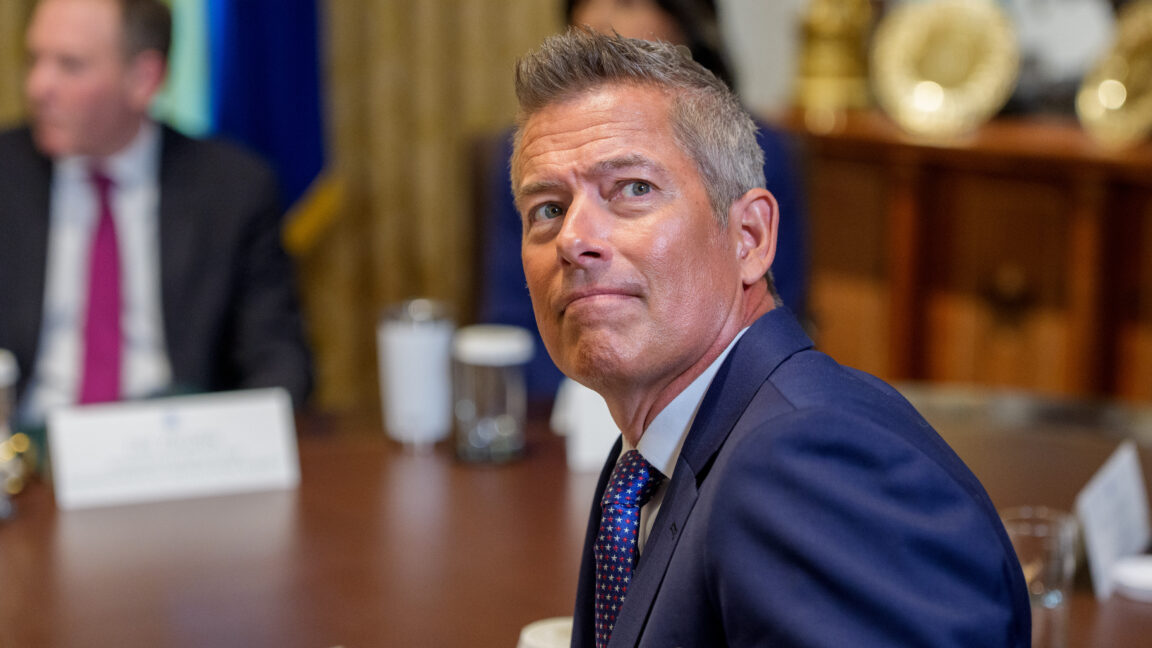 He aquí por qué Trump nombró al Secretario de Transporte para liderar la NASA