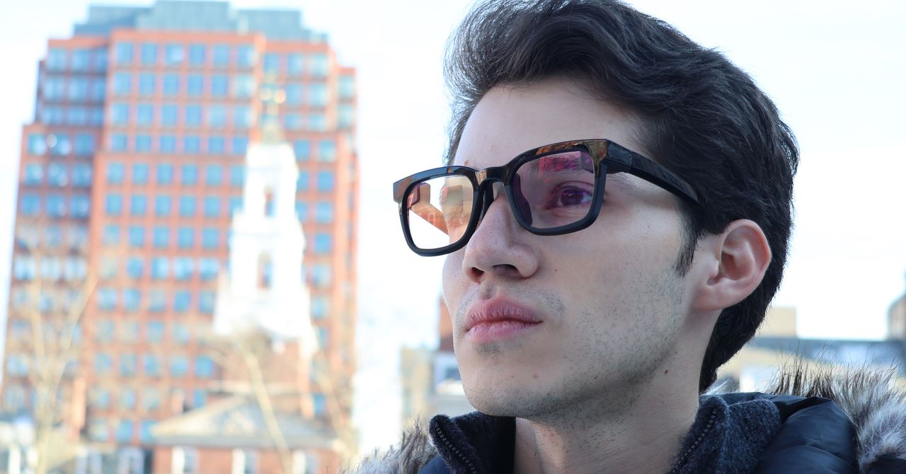 Estos anteojos transcritos ponen subtítulos en el mundo