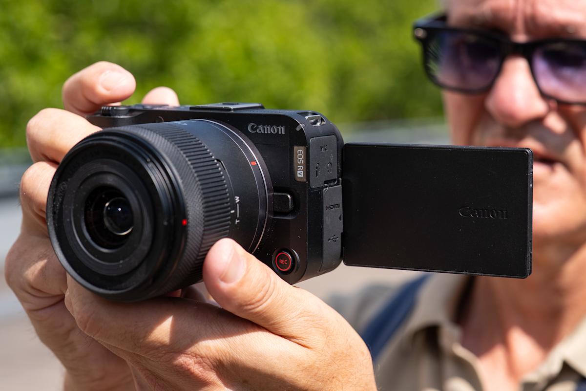 Una cámara de vlogging asequible que se queda atrás de sus rivales