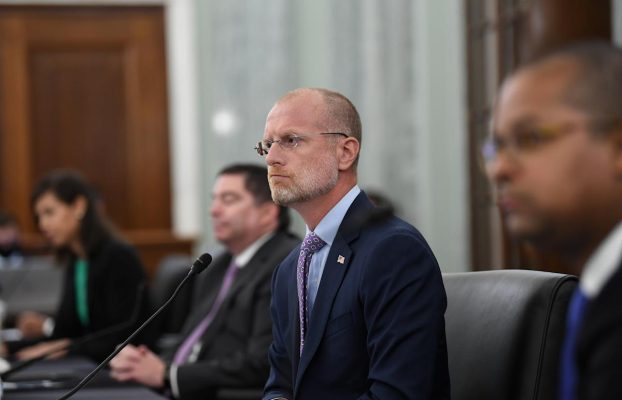 La FCC planea prohibir la tecnología china en cables submarinos.