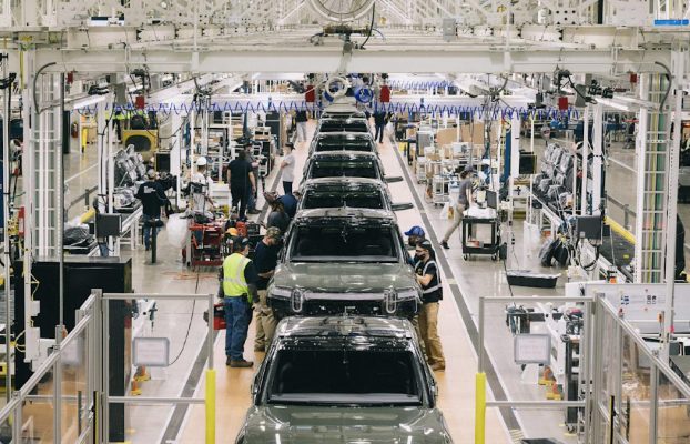 El «proyecto de ley grande y hermoso» de Trump es malo para los vehículos eléctricos estadounidenses, pero podría haber sido peor
