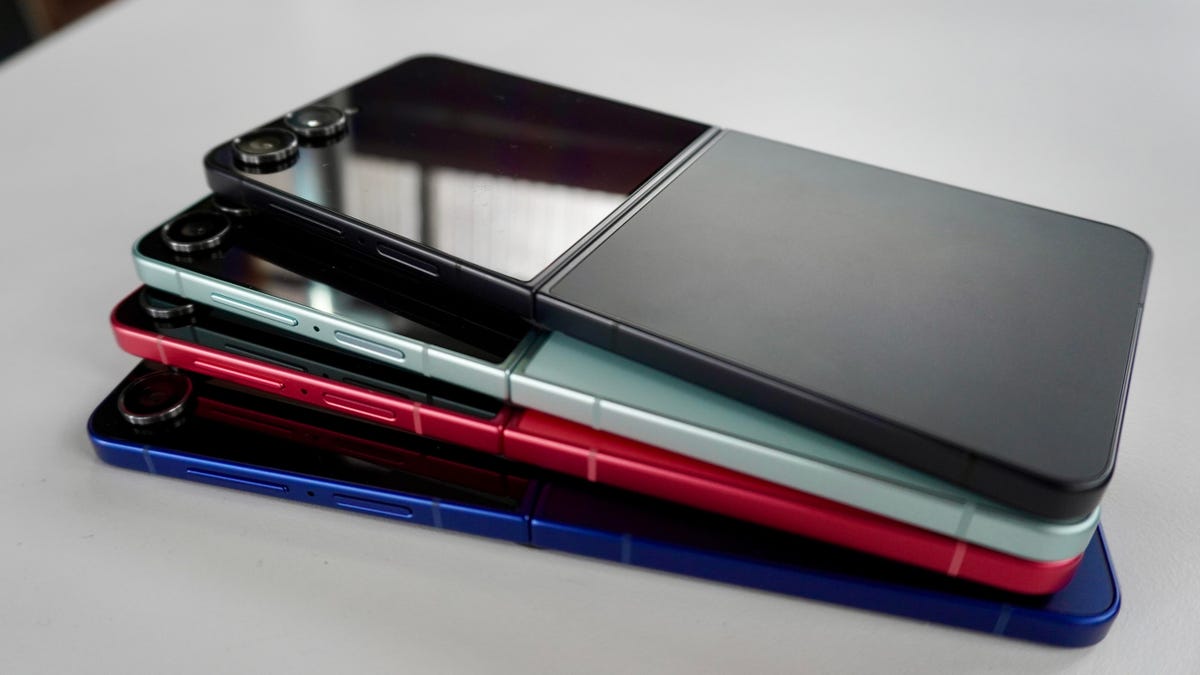Debe dejar de poner su teléfono boca arriba sobre la mesa, aquí está por qué