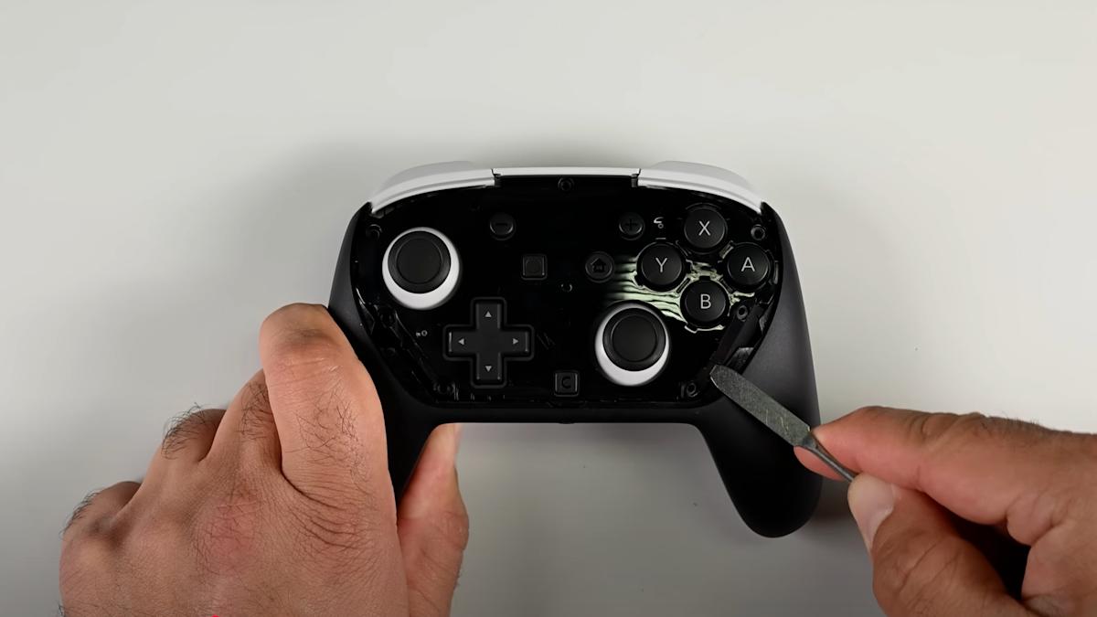 El controlador Switch 2 Pro no parece fácil de reparar en absoluto