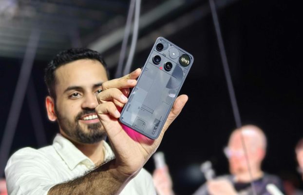 Probé el controvertido teléfono Android que tiene a Internet zumbando, y me dejé impresionado