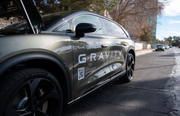 Ventas lúcidas pulgadas hacia adelante mientras EV Maker empuja a la producción de gravedad de la rampa