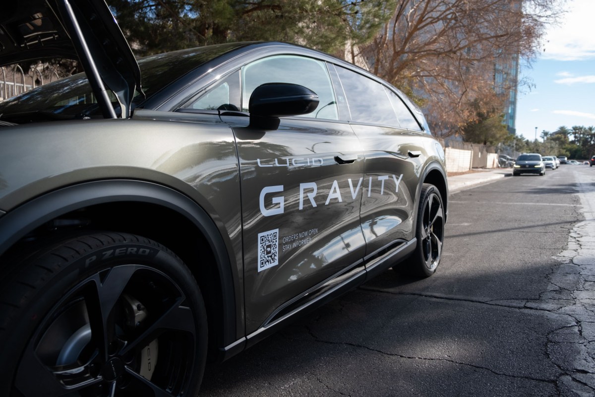 Ventas lúcidas pulgadas hacia adelante mientras EV Maker empuja a la producción de gravedad de la rampa