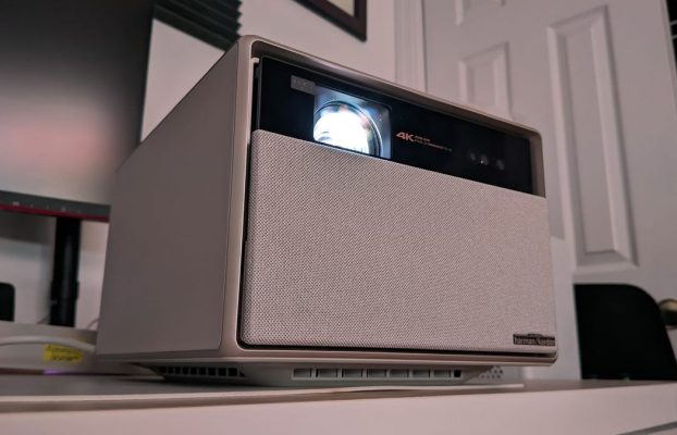 Reemplacé mi televisor con este proyector de larga duración, y vale la pena, ahora es $ 450 de descuento