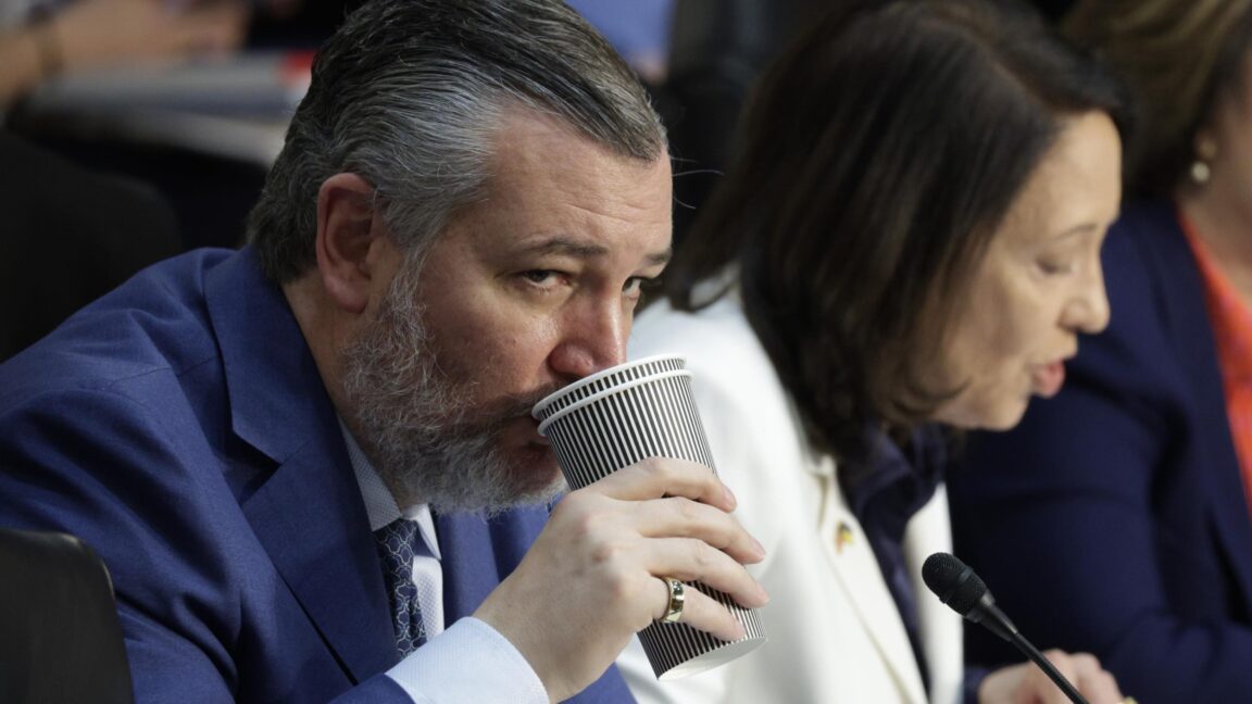 Ted Cruz planean castigar a los estados que regulan la AI derribada en 99-1 votos