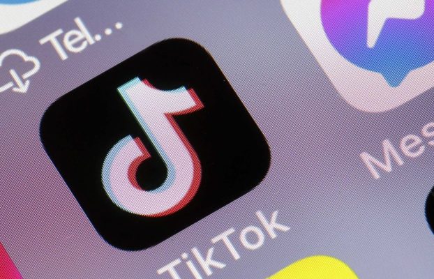 Tiktok está siendo inundado de videos racistas de IA generados por Veo 3 de Google